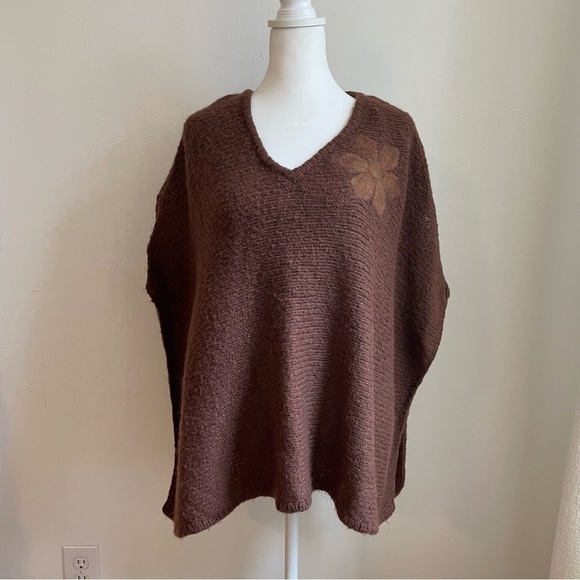 MAX STUDIO wool blend felt flower boho poncho brown - Picture 3 of 10